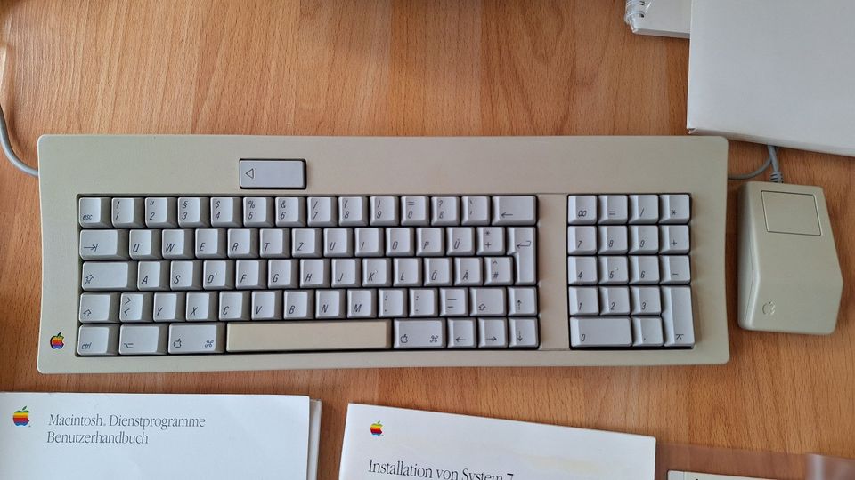 Apple Macintosh SE FDHD mit Maus Tastatur BlueSCSI und Zubehör in Schwerin