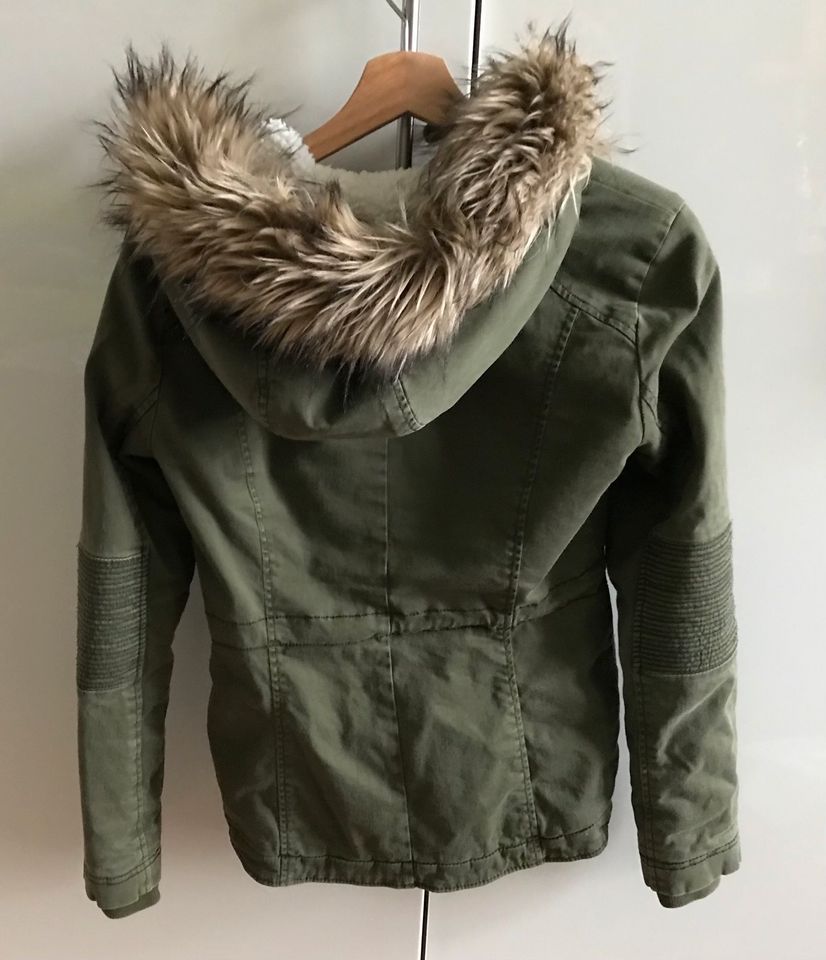 Hollister Winterjacke Damen Größe XS in Hemmingen