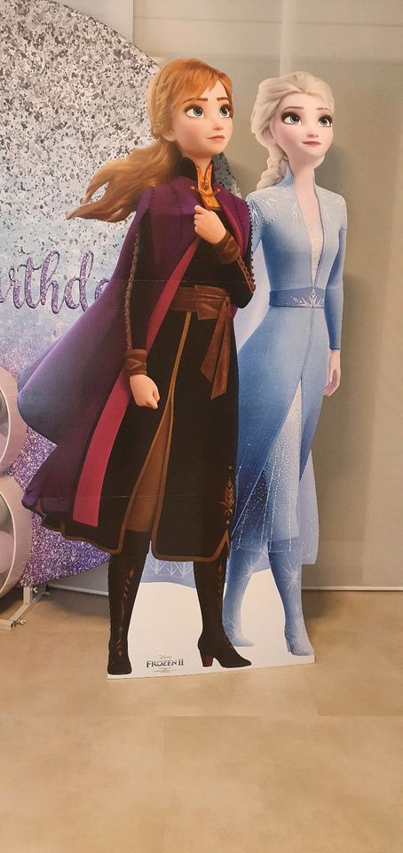 Pappaufsteller Frozen II Anna und Elsa in Bremen
