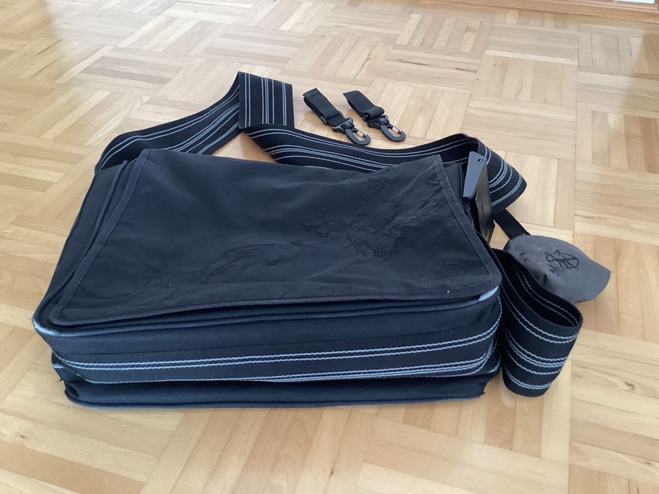 Wickeltasche von Lässig mit Halterung für Kinderwagen  (schwarz) in Kleinostheim