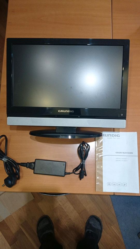 Grundig Vision 12V Fernseher Wohnmobil in Giebelstadt