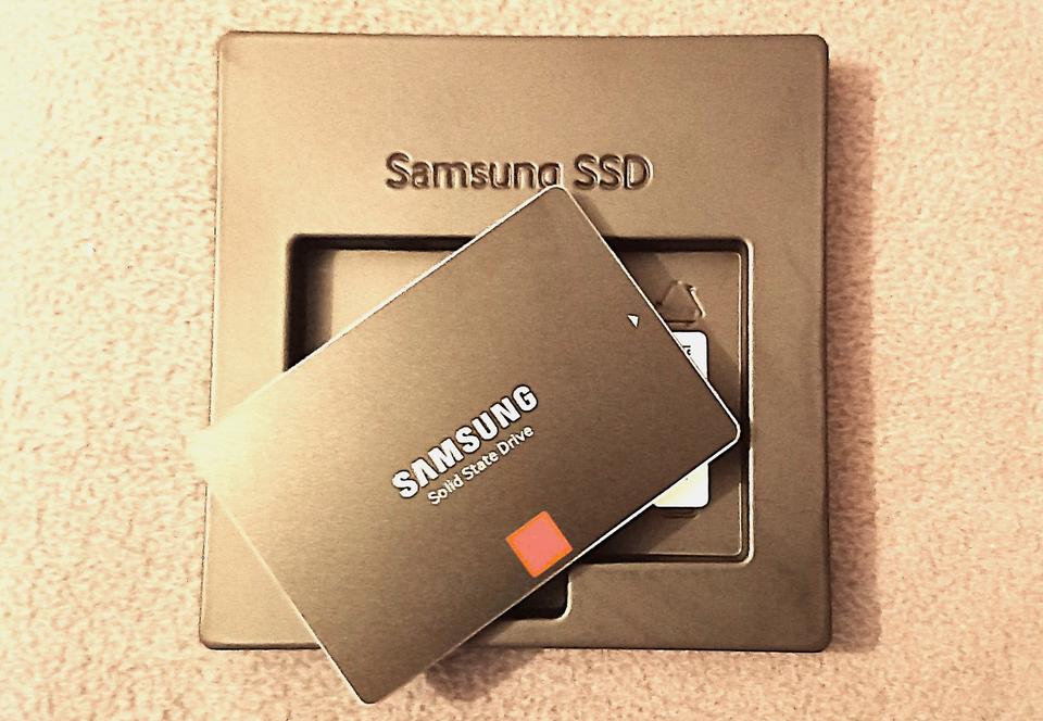 Samsung MZ-7KE256BW 850 Pro interne SSD 256GB (6,3 cm/2,5 Zoll) in Garbsen