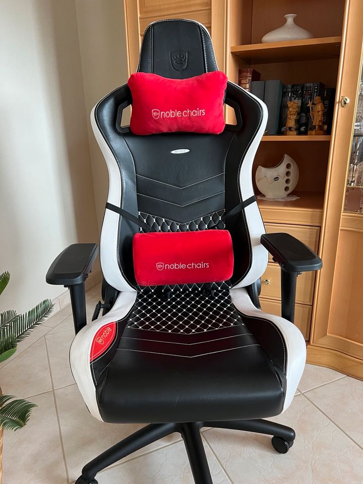 noblechairs EPIC Echtleder Gaming Stuhl - schwarz/weiß/rot in Hoyerswerda