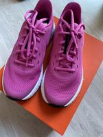 Neue Nike Turnschuhe Laufschuhe Revolution Gr 35,5 Hessen - Hünfeld Vorschau