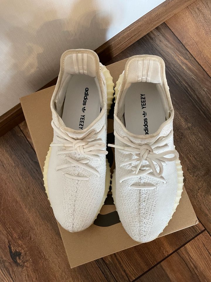 YEEZY BOOST 350 V2 Cream / White Gr. 44 in Coburg