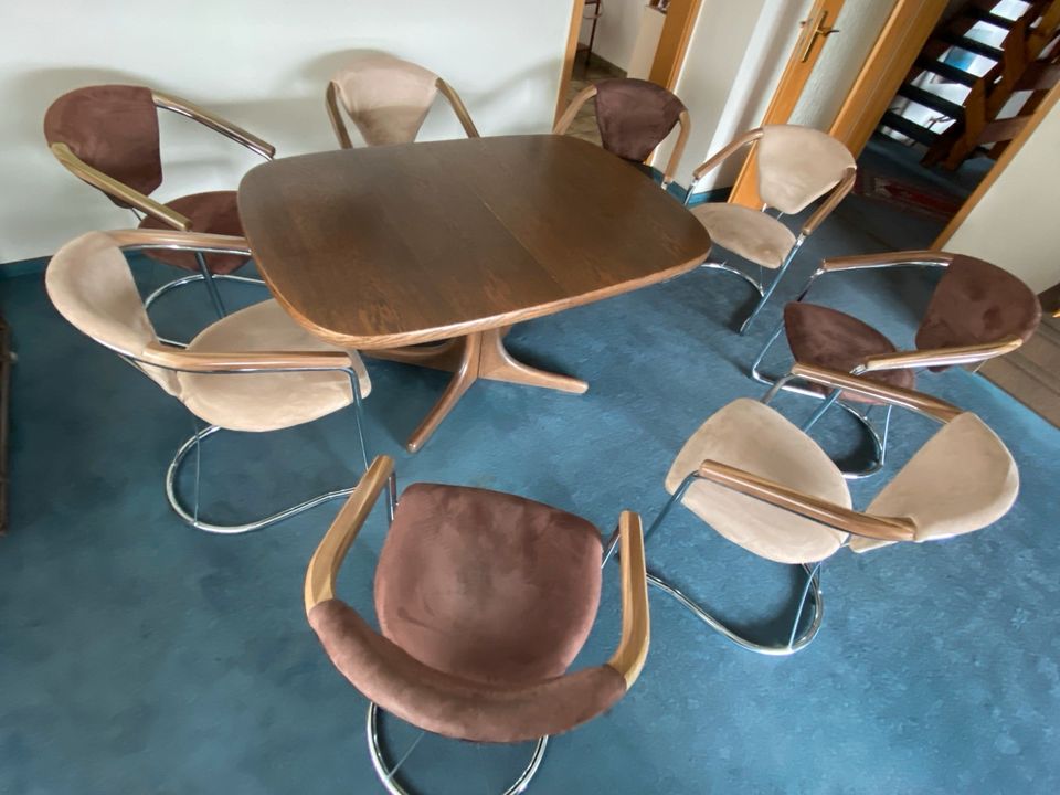 Esstisch mit 8 Stühlen in Walldorf