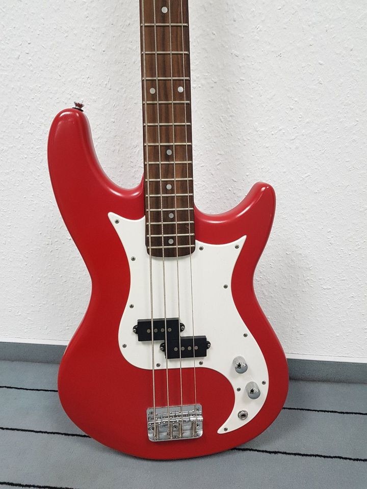 Sammlerstück: rot-weiße E-Gitarre von BEHRINGER in Dortmund