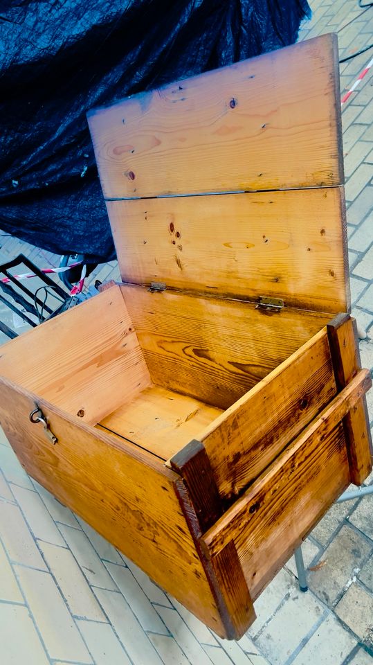 Antike Holz Truhe Frachtkiste Couchtisch Sitzbank Transportbox in Mönchengladbach