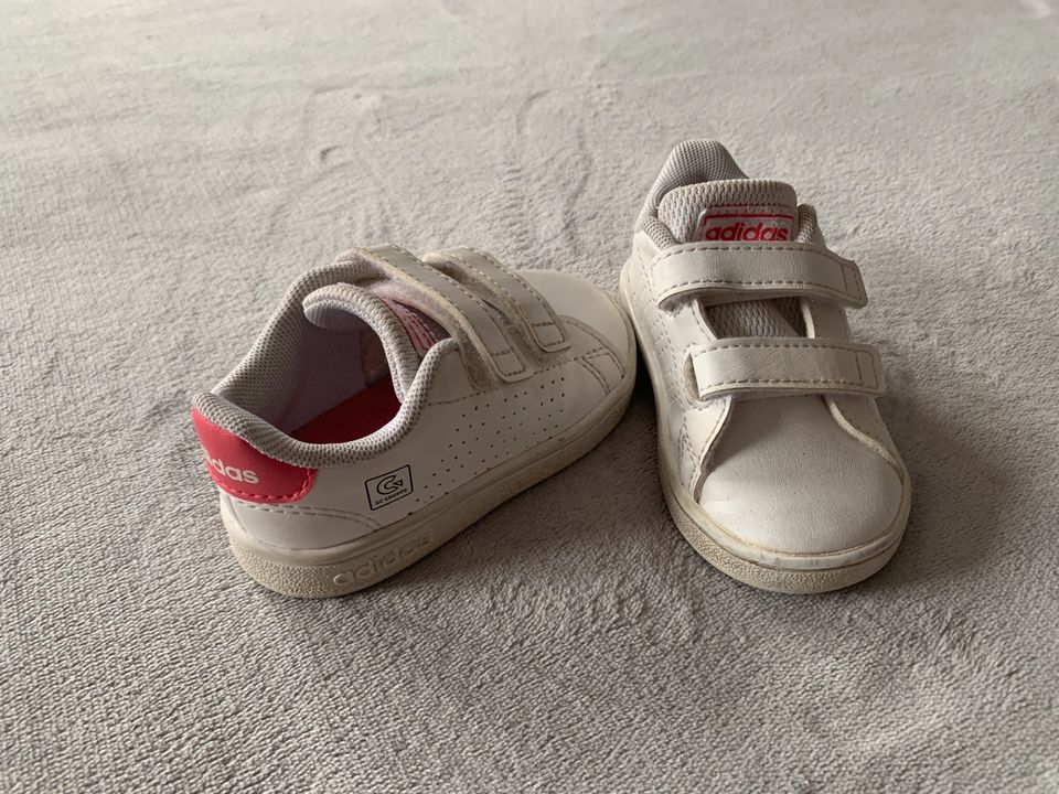 Adidas Schuhe Kinder Größe 19 in Datteln