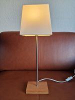 Tischlampe mit eckiger Lampenschirm und  Holz Fuß, H 51 cm Nordrhein-Westfalen - Paderborn Vorschau