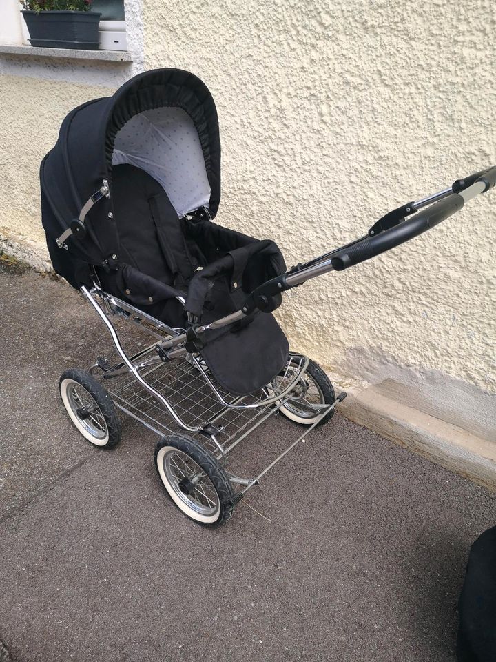 Retro Kinderwagen mit babyschale und Zubehör in Hermaringen