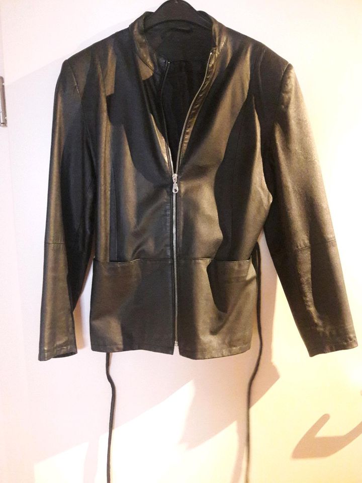 Lederjacke Damen in Isernhagen