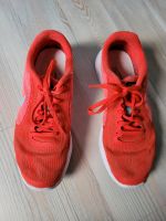 Nike Sportschuh in Rot Gr. UK 6 / 40 Hessen - Hanau Vorschau