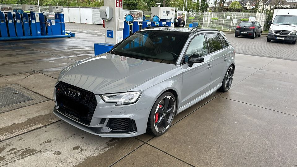 Audi RS3 400 PS langzeitmiete Mietwagen Leihwagen Sportwagen in Düsseldorf