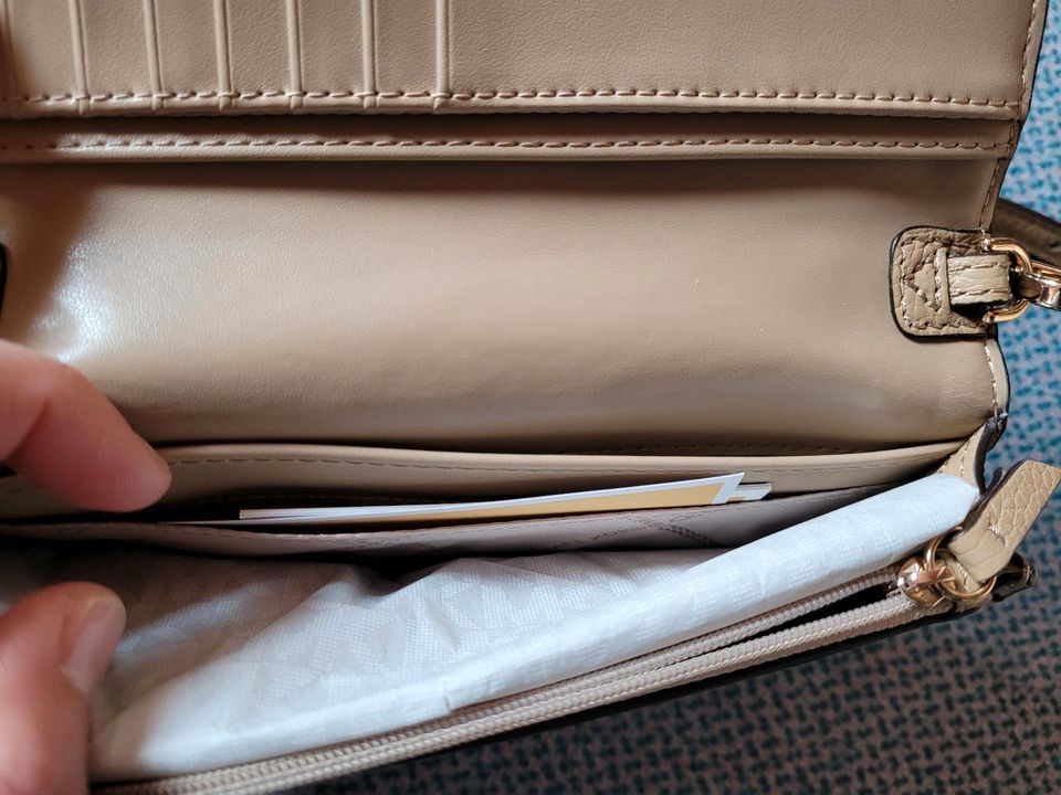 Michael Kors Handtasche kleine beige neu in Esslingen