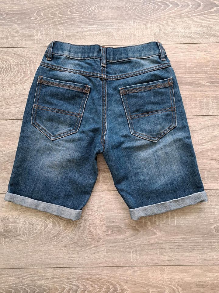 3 Jeans-Shorts, Größe 146, getragen in Gladbeck