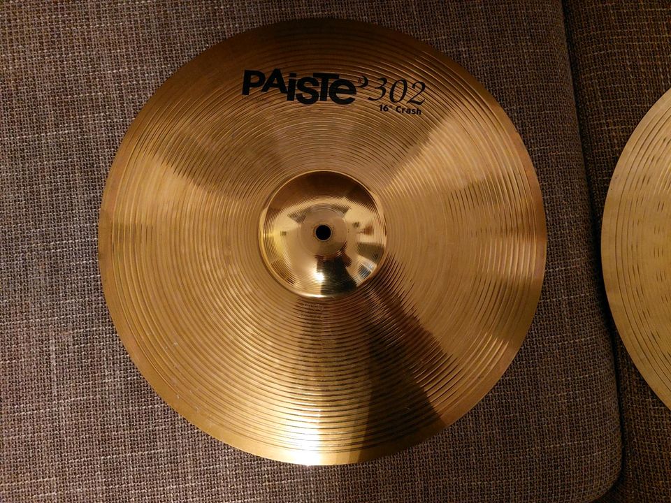 Becken / Schlagzeugbecken 16" Paiste und Fame Crashbecken in Rockenberg