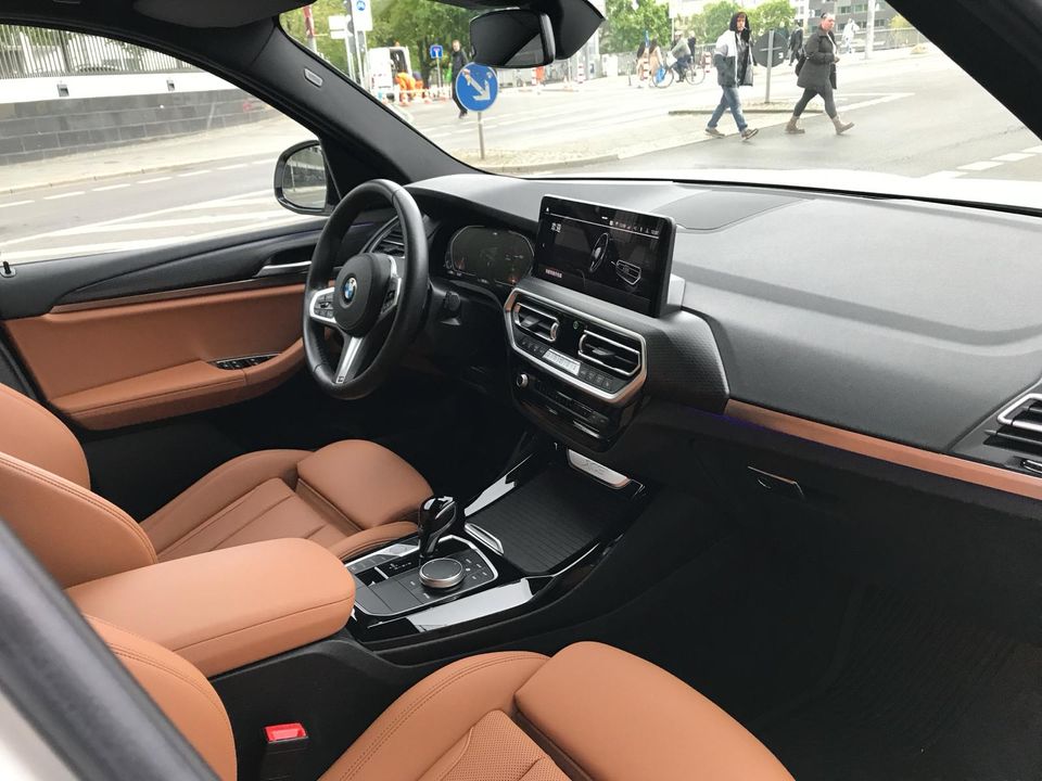 BMW X3 xDrive20i M-Sport Alpinweiß Bj. 2023 in Berlin