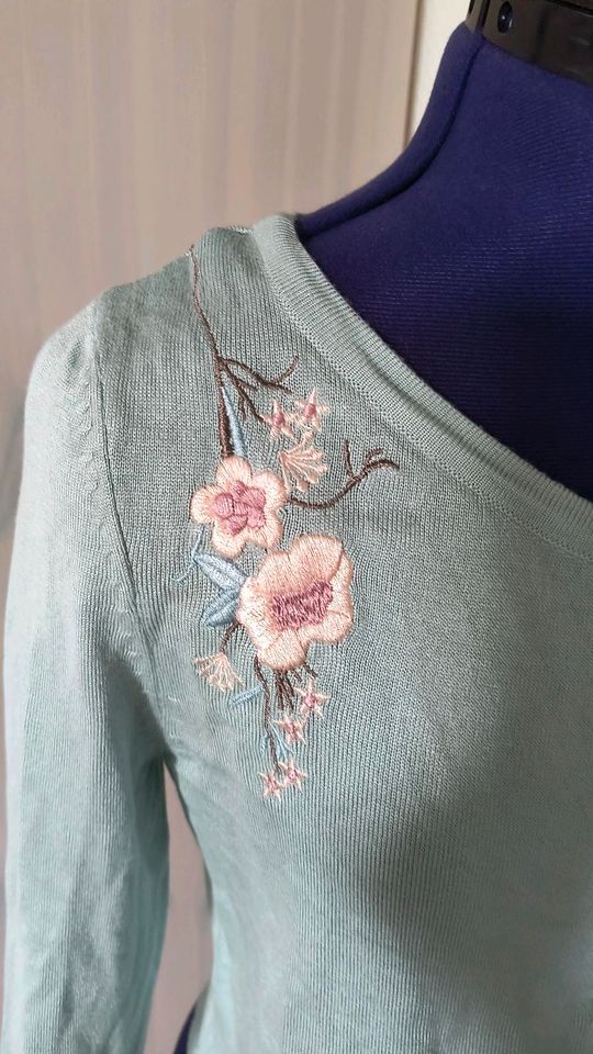 Cardigan Strickjacke Orsay mintgrün oder schwarz floral Blumen in Redefin