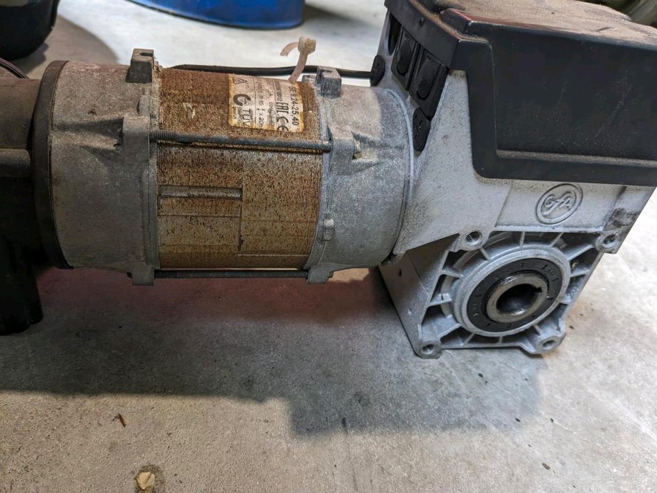 Hanning Antrieb SE 9.24-25.40 Motor Sektionaltor Rolltor in Lingen (Ems)