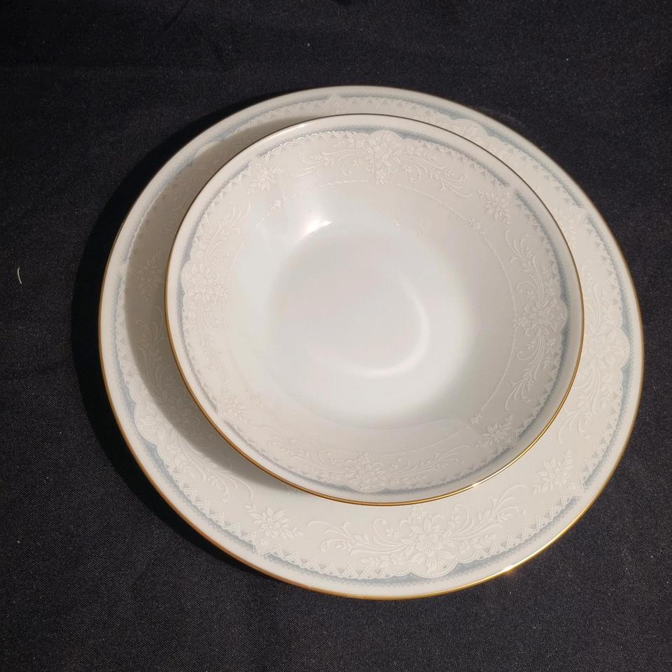 Komplettes 62-teiliges Geschirr-Set Noritake Christine 32900 in Hütschenhausen