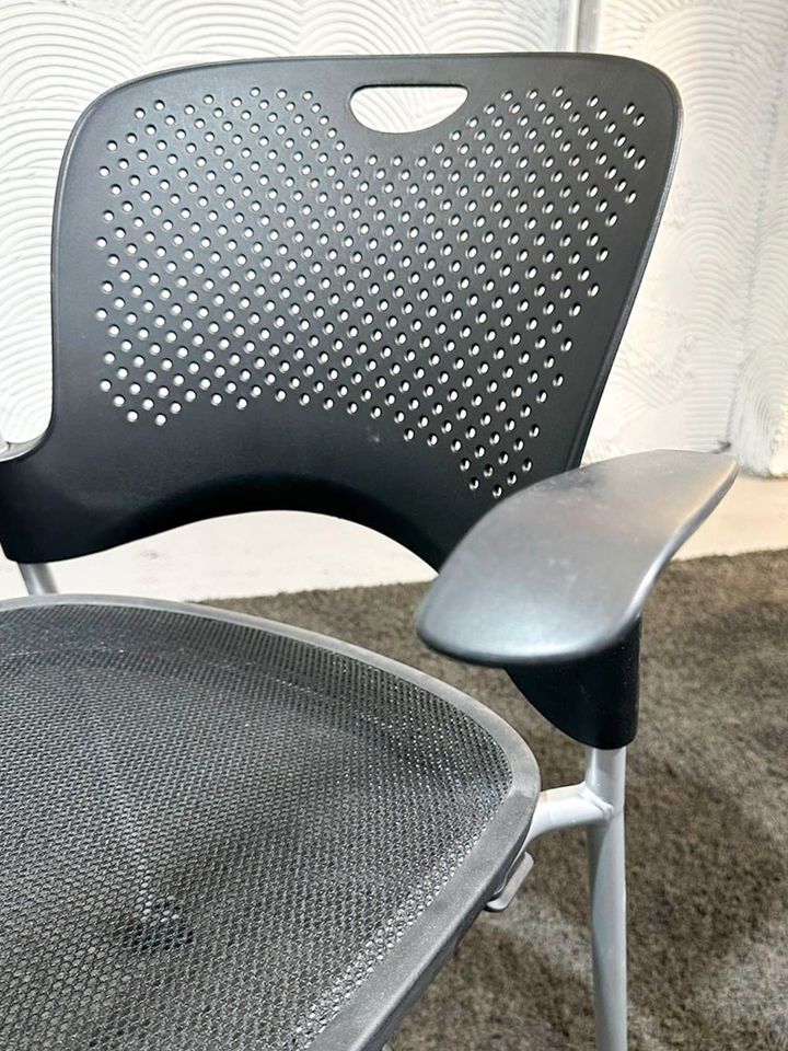 Herman Miller Caper Besucherstuhl auf Rollen schwarz Stapelbar in Langen (Hessen)