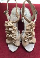 Caprice Sandalen beige mit Rüschen, Größe 38 Nordrhein-Westfalen - Ratingen Vorschau