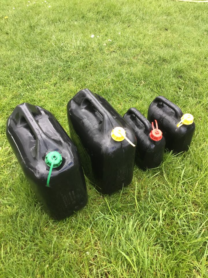 4Stück Benzinkanister, 2x20Liter, 2x5Liter in Müncheberg