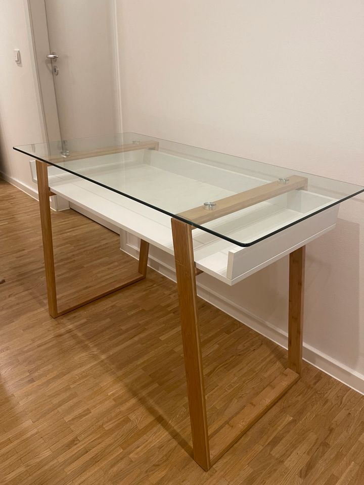 Schreibtisch mit Glasplatte 110 x 55 x 75 cm in München