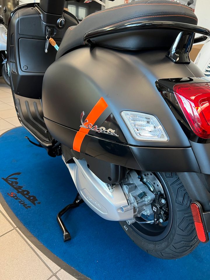 Neu! Vespa GTS 125 Super Sport E5 Roller Schwarz Convinto matt in Freiburg im Breisgau