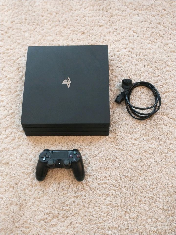 PS4 Pro schwarz 2TB SSD in Dahlewitz