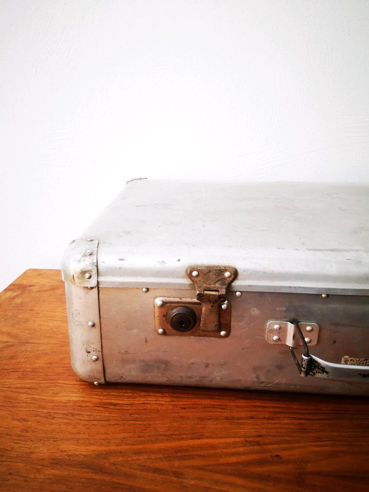 Vintage Koffer Aluminum Überseekoffer Space Age Reisekoffer in Berlin