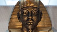 Ägyptische Pharao-Skulptur mit Papyrusrolle, Gips goldfarben Deko Hessen - Wiesbaden Vorschau