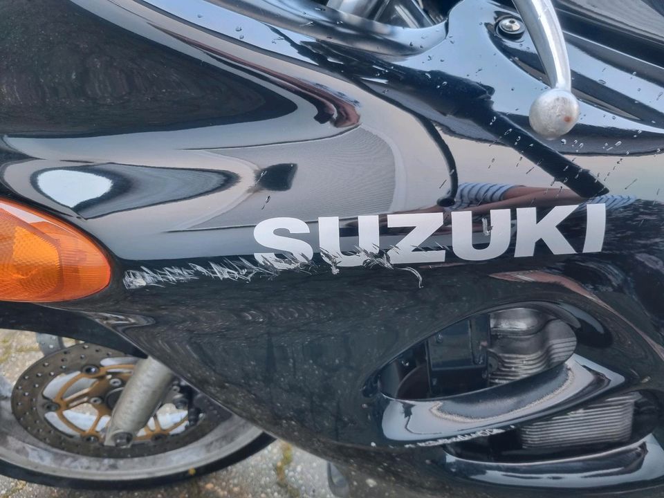 Suzuki GSX 600F in Sonsbeck