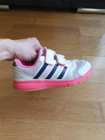 Adidas Turnschuhe Gr. 30 weiß Hallenschuhe Sneakers Niedersachsen - Jork Vorschau