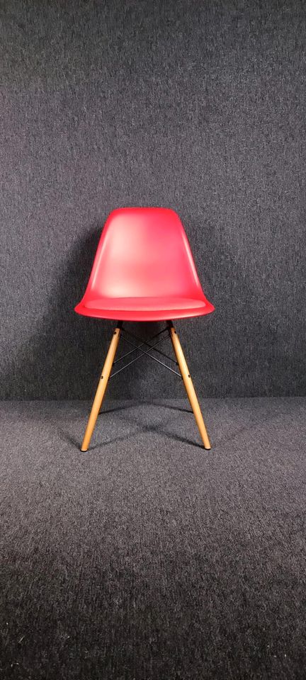 5x Vitra Charles Eames DSW Plastic Chair Stuhl in Schüttorf