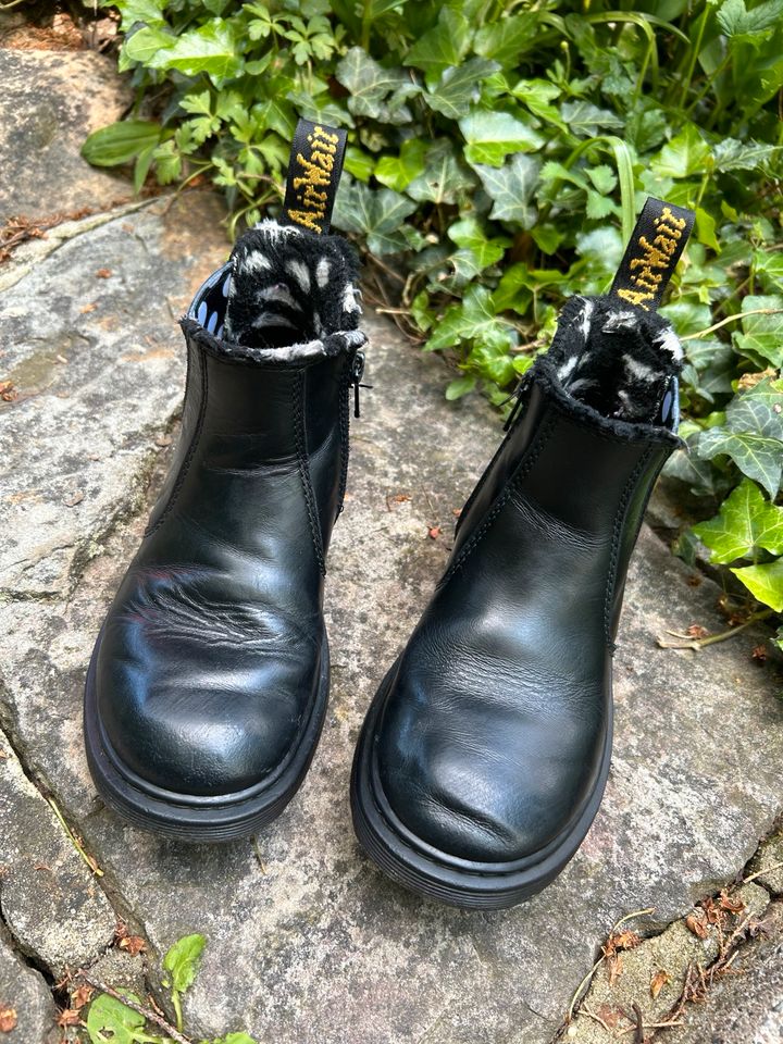 Dr. Martens Leonore gefüttert in Iserlohn