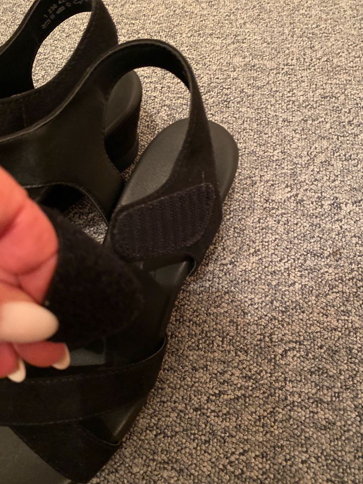 Damen Schuhe Sandalen Gr 40 neu schwarz in Hürth