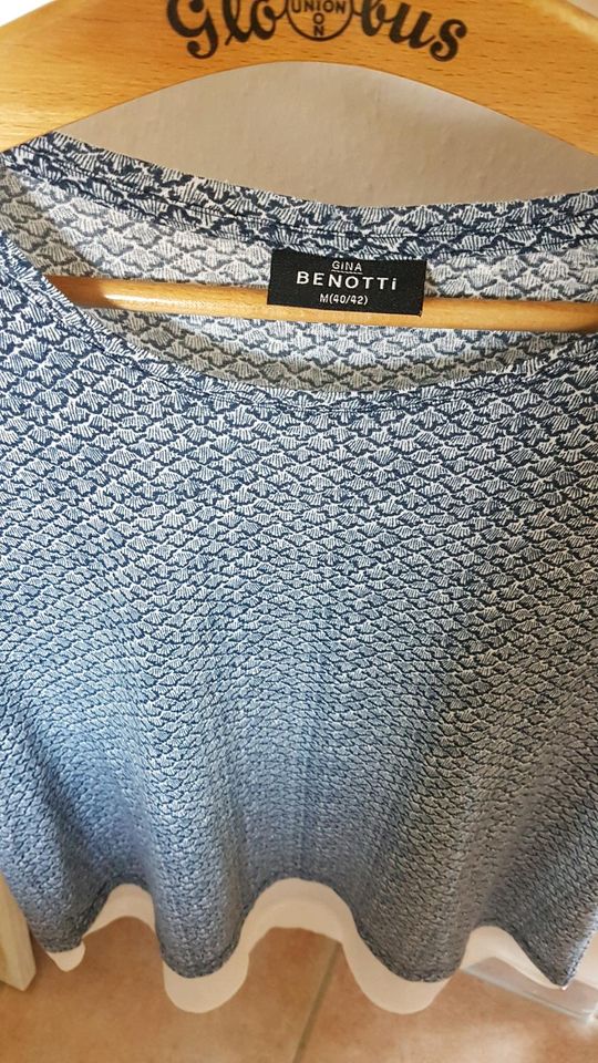 Blaues T-Shirt vom Gina Benotti Gr. 40 . Brustbreite von Achsel z in Versmold