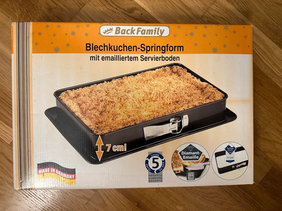 Blechkuchen Springform in Wiesbaden