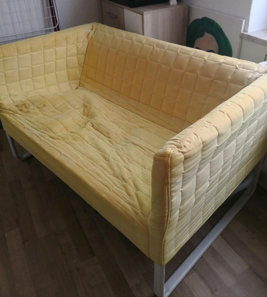 Gelbe Couch in Pirna