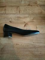 Pumps blau kleiner Absatz Gr. 39 Neu Sachsen - Parthenstein (bei Grimma) Vorschau
