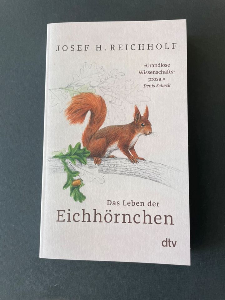 Buch „Das Leben der Eichhörnchen“ von Josef Reichholf in Karlsruhe