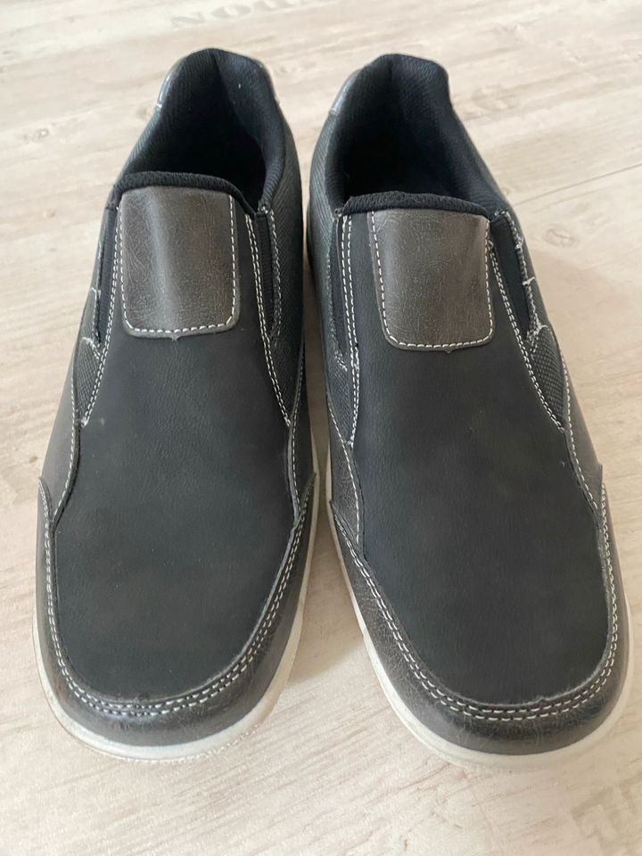 Halbschuhe Schuhe Gr. 43 NEU in Tauche