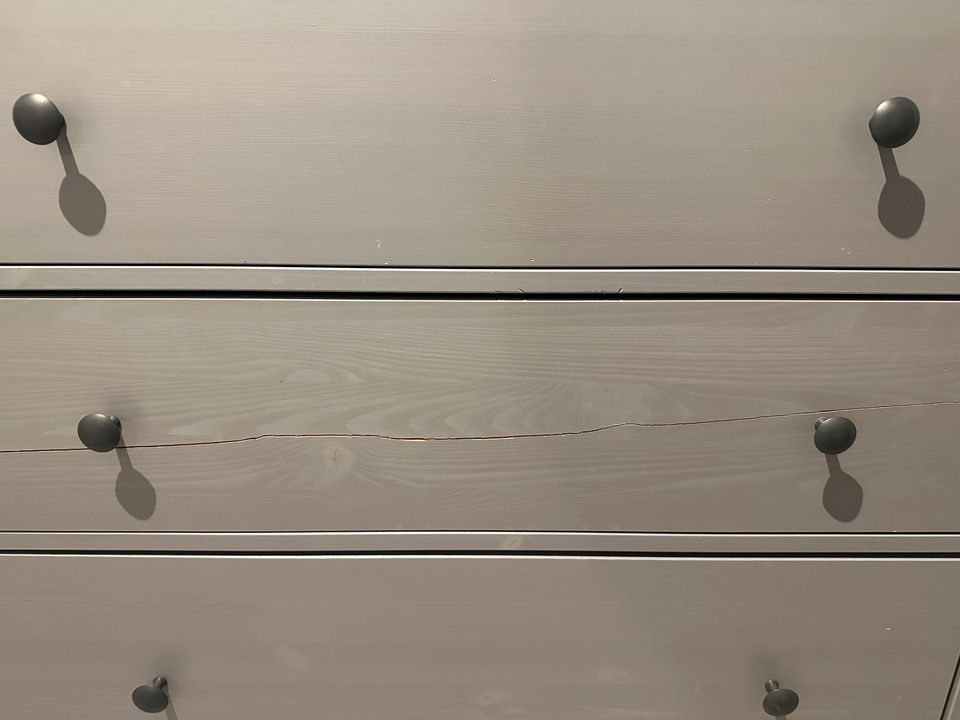 HEMNES Kommode mit 3 Schubladen, grau lasiert, 108x96 cm in Ortenberg