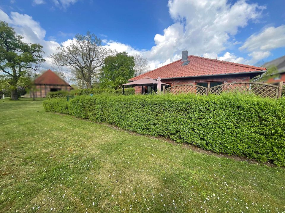 Charmanter, sehr gepflegter Bungalow in ruhiger Lage mitten in Isenbüttel in Isenbüttel