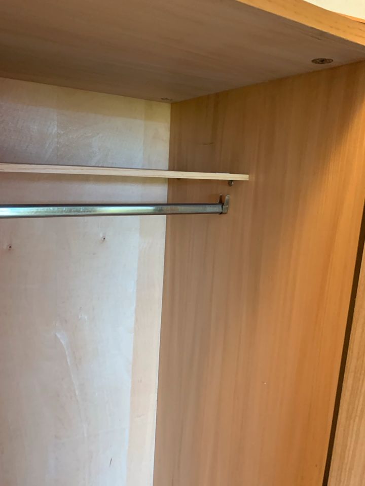 Schrank Kleidung Highboard Kommode Zimmer Wohnung Klamotten in Leipzig