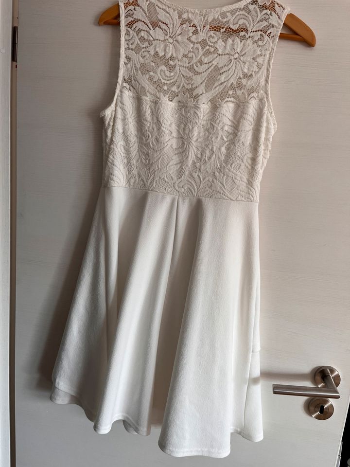 Weißes Kleid Gr 40/42 in Holle