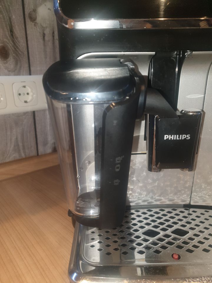 PHILIPS LatteGo Kaffeespezialitäten Kaffeevollautomat Milch in Sinntal