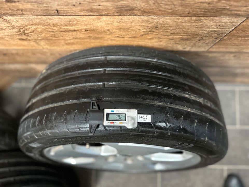 Sommerräder Alufelgen Felgen Audi A3 8P 17 Zoll 225 45 R17 5x112 in Halle